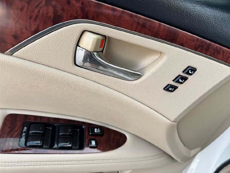 Used 2011 Toyota Avalon Limited FWD image 38