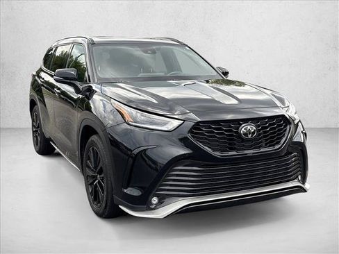 Certified 2024 Toyota Highlander XSE FWD image 3