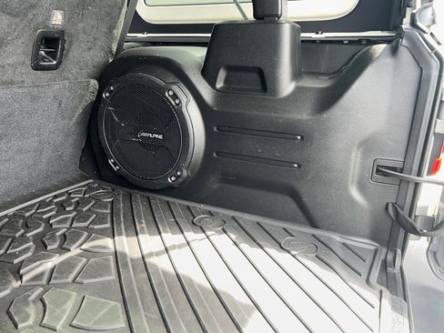 Used 2019 Jeep Wrangler Unlimited Sahara AWD/4WD image 27