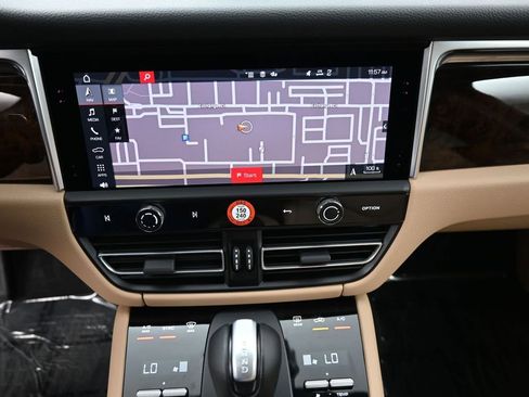 Certified 2023 Porsche Macan AWD/4WD image 22