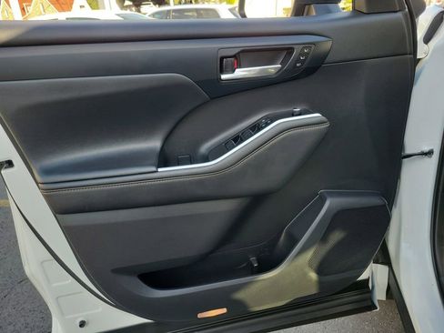 Used 2022 Toyota Highlander Bronze Edition image 21