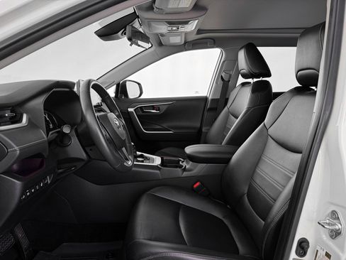 Used 2020 Toyota RAV4 Limited image 14