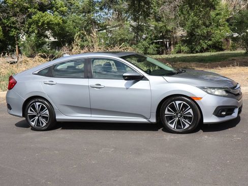 Used 2017 Honda Civic EX-T image 2