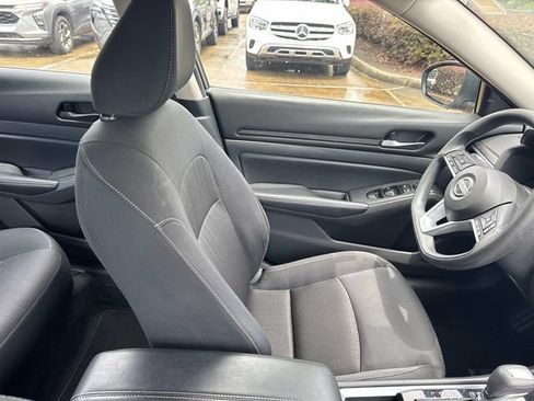 Used 2025 Nissan Altima 2.5 SV FWD image 15