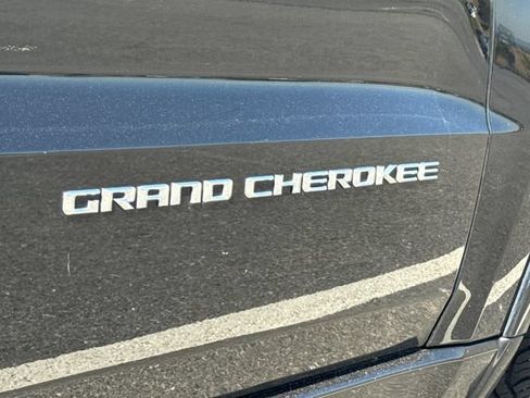 Used 2014 Jeep Grand Cherokee Overland w/ Advanced Technology Group AWD/4WD image 17