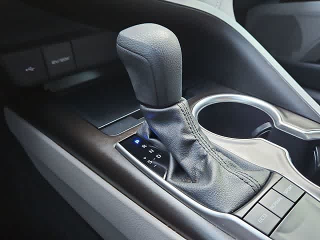 Used 2024 Toyota Camry LE w/ Convenience Package FWD image 25