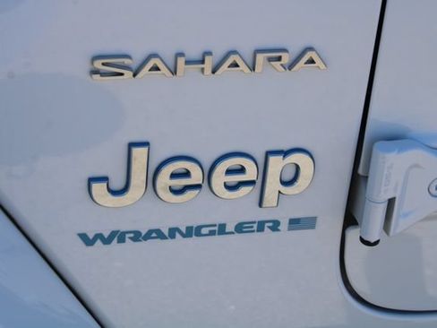 Used 2023 Jeep Wrangler Unlimited Sahara w/ Cold Weather Group AWD/4WD image 8
