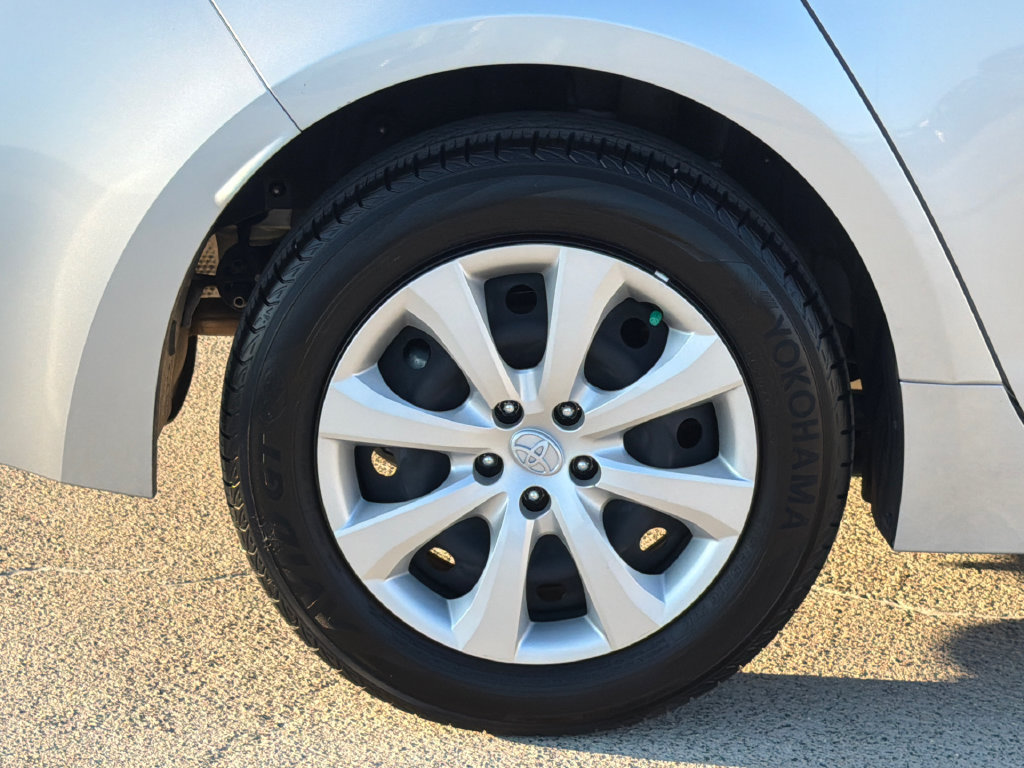 Used 2024 Toyota Corolla LE FWD image 6