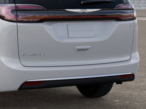 New 2026 Chrysler Pacifica Select FWD image 14