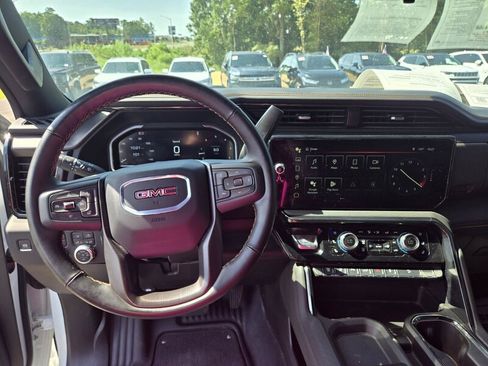 Used 2024 GMC Sierra 2500 AT4 w/ Technology Package AWD/4WD image 8