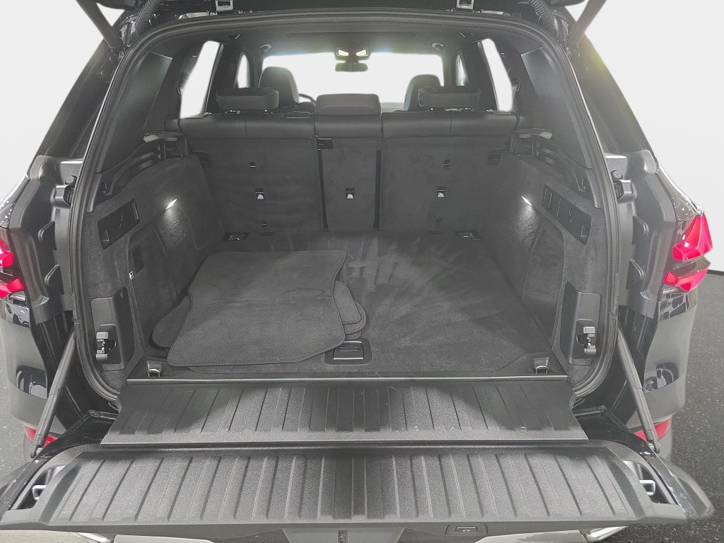 Used 2026 BMW X5 sDrive40i w/ Premium Package RWD image 13