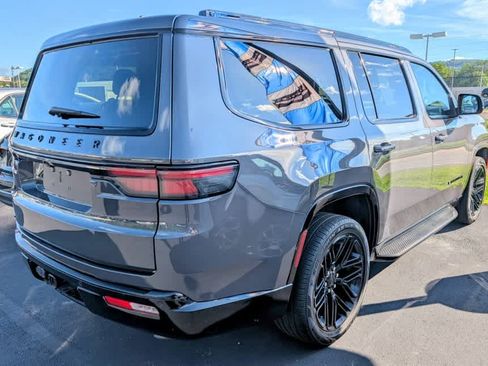 Used 2023 Jeep Wagoneer Series II AWD/4WD image 6