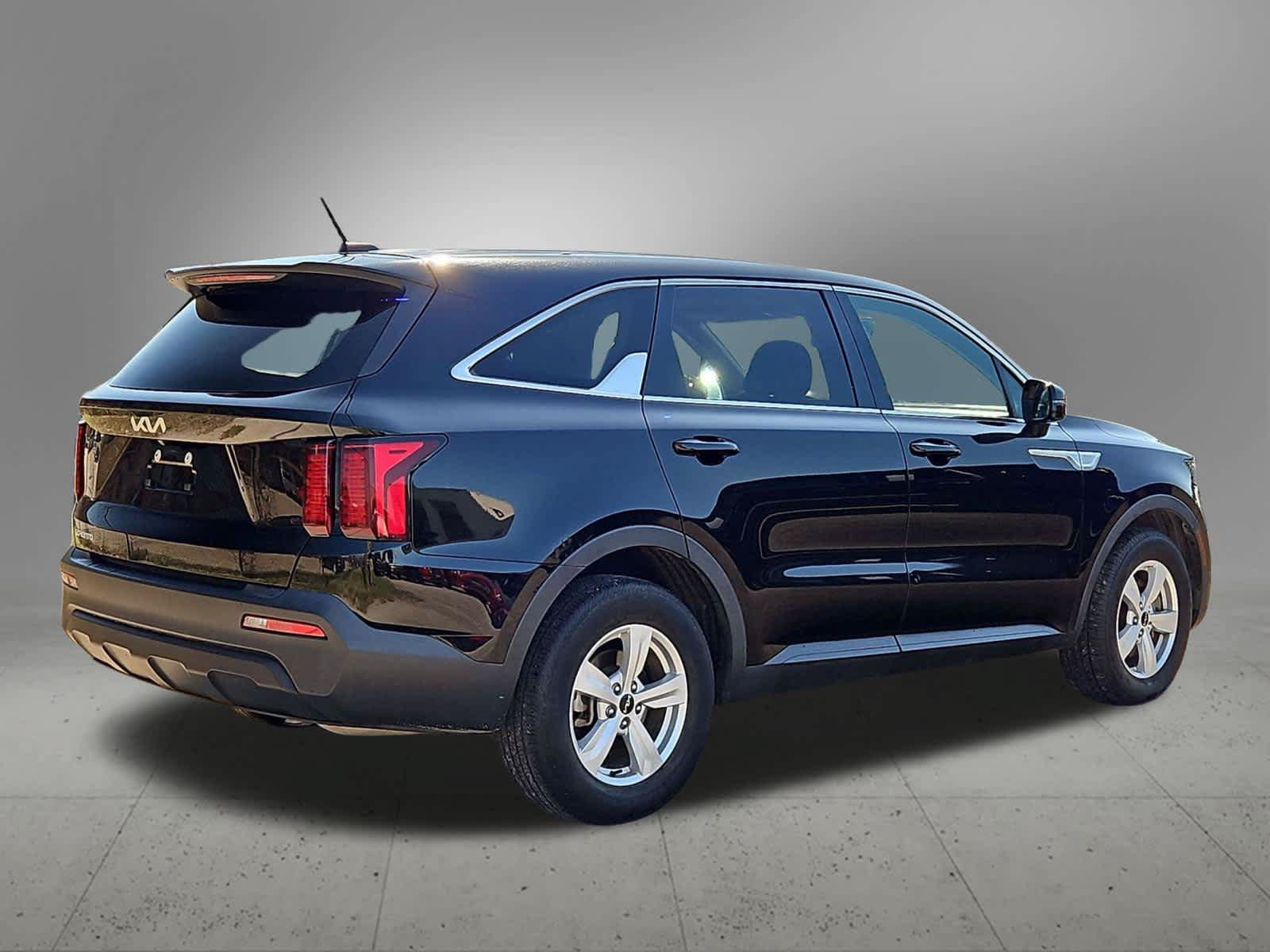 Used 2023 Kia Sorento LX FWD image 6