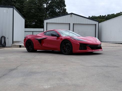 Used 2025 Chevrolet Corvette Z06 RWD image 2