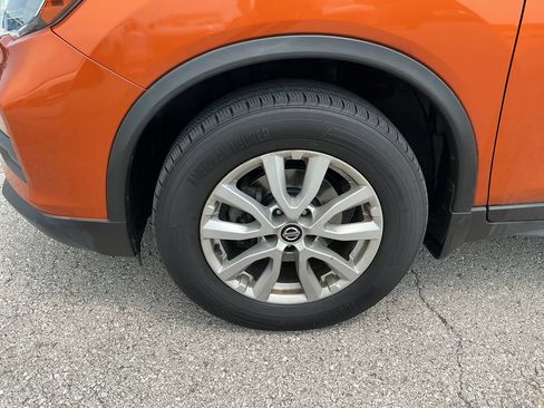Used 2018 Nissan Rogue SV AWD/4WD image 10