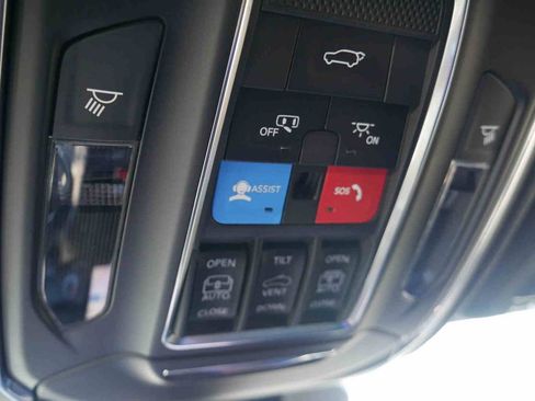 New 2025 Jeep Grand Cherokee Limited w/ Luxury Tech Group II image 36