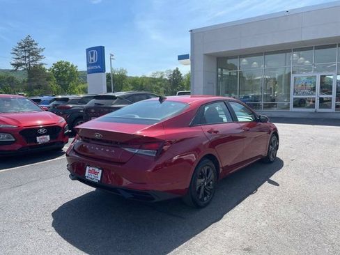 Used 2023 Hyundai Elantra SEL FWD image 4