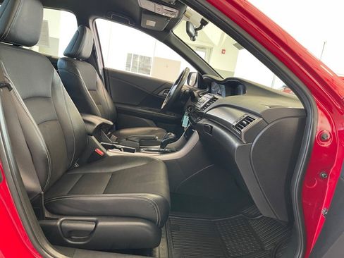 Used 2017 Honda Accord Sport image 15