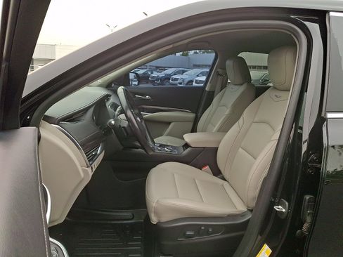 Used 2019 Cadillac XT4 Luxury AWD/4WD image 14