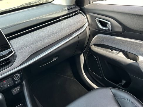 Used 2022 Jeep Compass Latitude FWD image 19