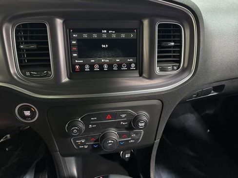 Used 2019 Dodge Charger SXT RWD image 17