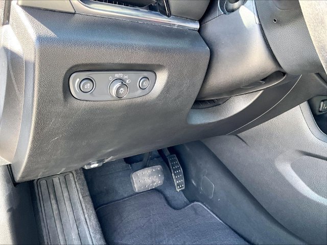 Used 2021 Chevrolet Traverse LT w/ LPO, Blackout Package AWD/4WD image 32