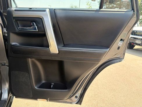Used 2018 Toyota 4Runner SR5 AWD/4WD image 14