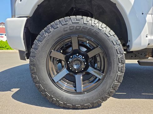 Used 2017 Ford F250 Lariat w/ Lariat Value Package AWD/4WD image 9