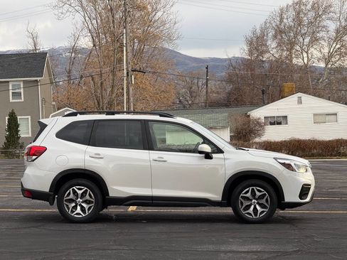 Used 2021 Subaru Forester Premium AWD/4WD image 4