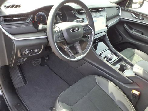 New 2026 Jeep Grand Cherokee Altitude image 4