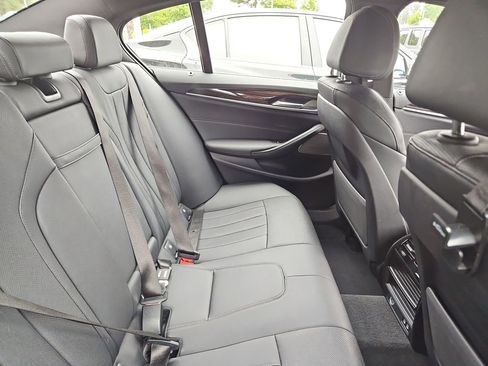 Used 2023 BMW 530e RWD image 11