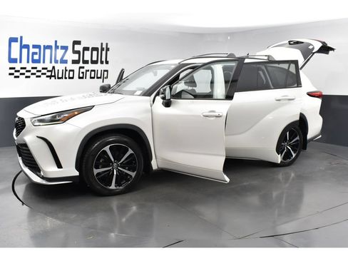 Used 2021 Toyota Highlander XSE AWD/4WD image 26