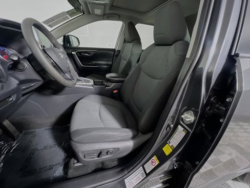 Used 2019 Toyota RAV4 XLE w/ Convenience Package FWD image 15