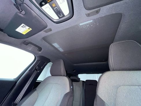 Used 2025 Volvo XC40 B5 Core image 7