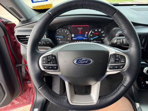 Used 2022 Ford Explorer Limited w/ Equipment Group 301A image 22