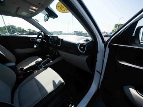 Used 2025 Hyundai Venue SEL FWD image 26