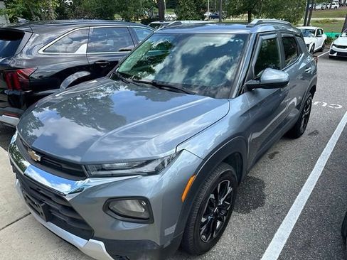 Used 2022 Chevrolet TrailBlazer LT AWD/4WD image 2