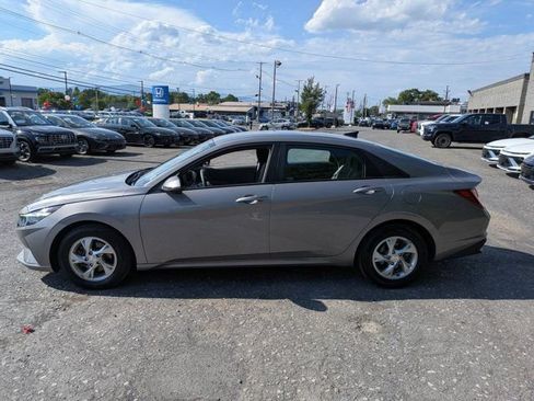 Used 2022 Hyundai Elantra SE FWD image 7