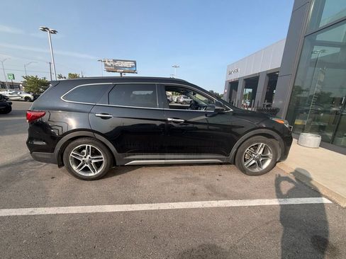 Used 2018 Hyundai Santa Fe Limited w/ Cargo Package FWD image 2