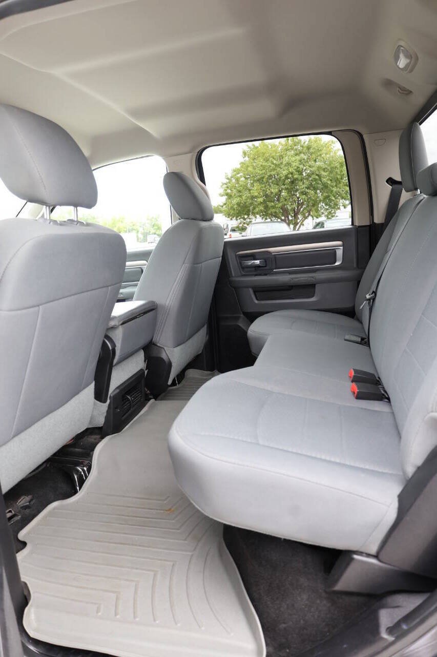 Used 2016 RAM 1500 Classic SLT AWD/4WD image 17