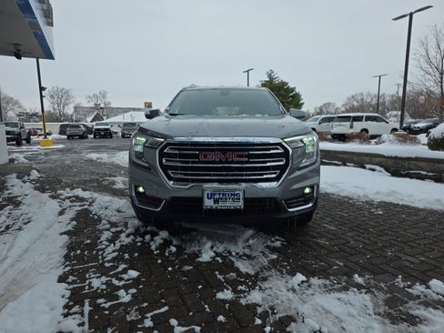 Used 2024 GMC Terrain SLT w/ Infotainment Package II image 9