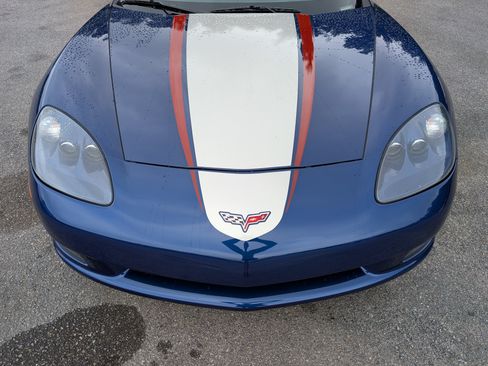 Used 2007 Chevrolet Corvette Coupe w/ Preferred Equipment Group RWD image 12