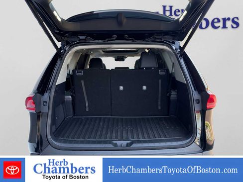 Used 2025 Toyota Grand Highlander AWD image 4