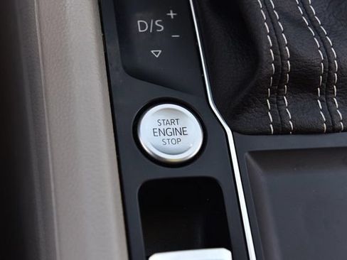 Used 2023 Volkswagen Atlas SE w/ Panoramic Sunroof Package FWD image 17