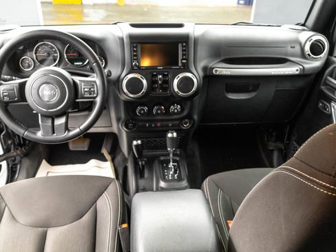 Used 2018 Jeep Wrangler Unlimited Sahara image 30
