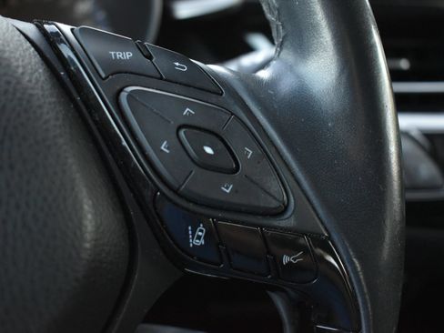 Used 2019 Toyota C-HR Limited FWD image 19