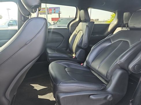Used 2024 Chrysler Pacifica Limited FWD image 14