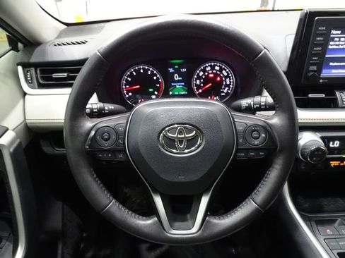 Used 2021 Toyota RAV4 XLE Premium image 22