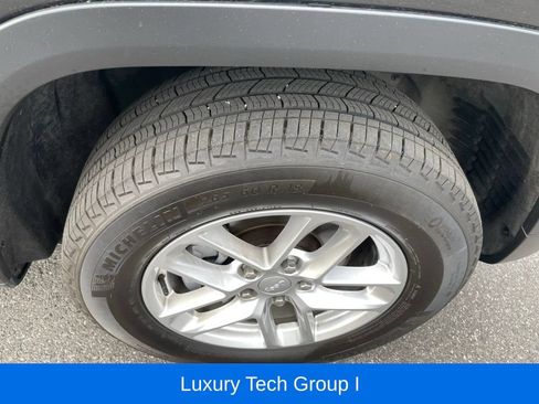 Used 2025 Jeep Grand Cherokee Laredo X w/ Luxury Tech Group I AWD/4WD image 12