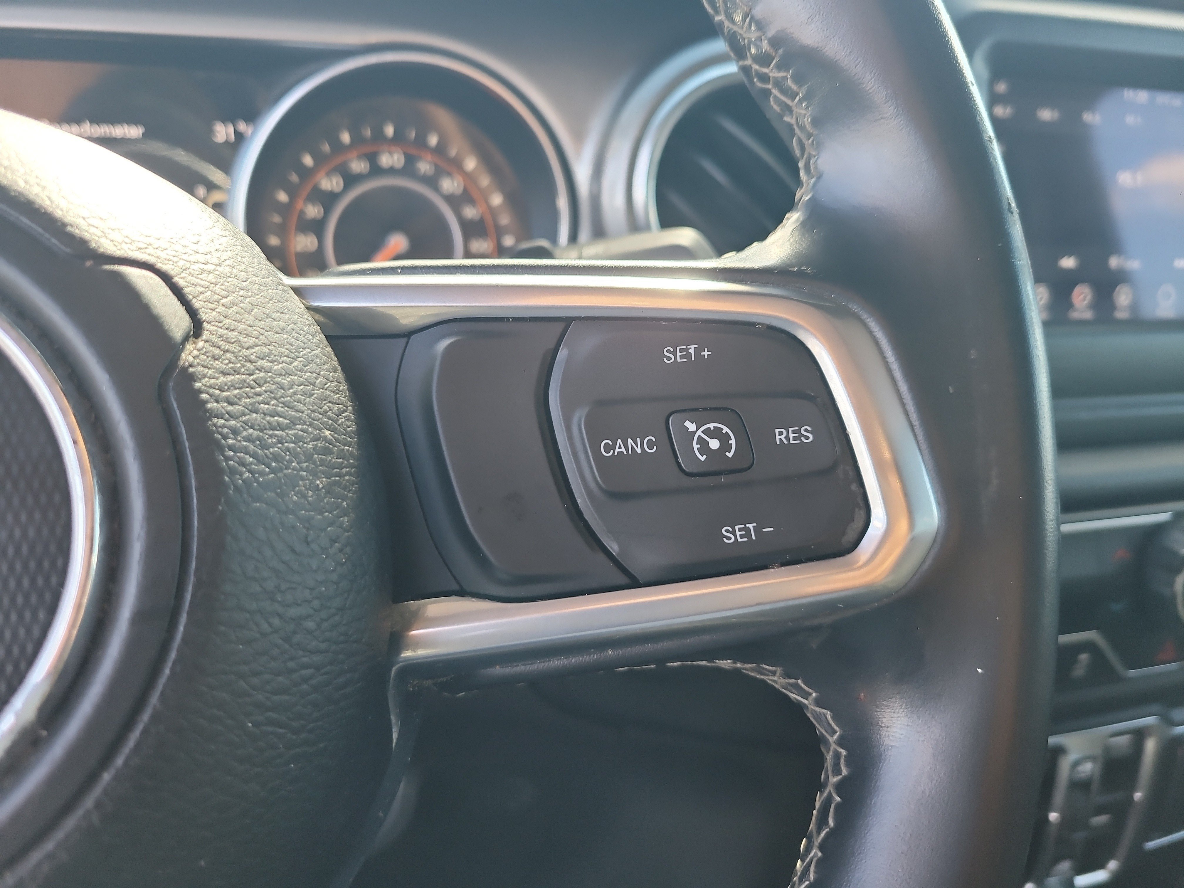 Used 2019 Jeep Wrangler Unlimited Sahara AWD/4WD image 28
